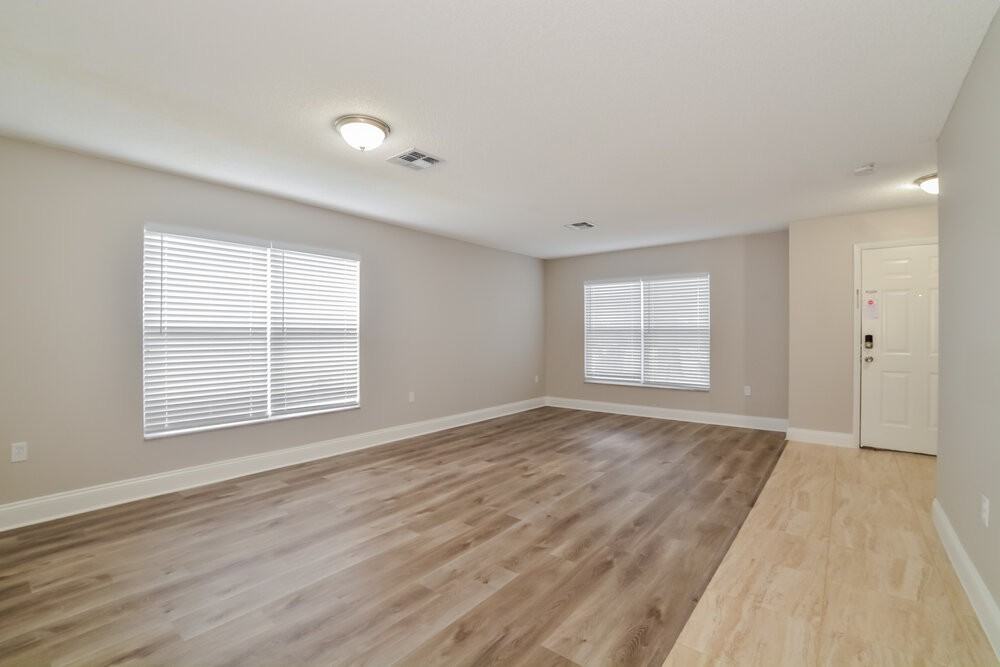 250 Lynn St - Photo 5 of 17