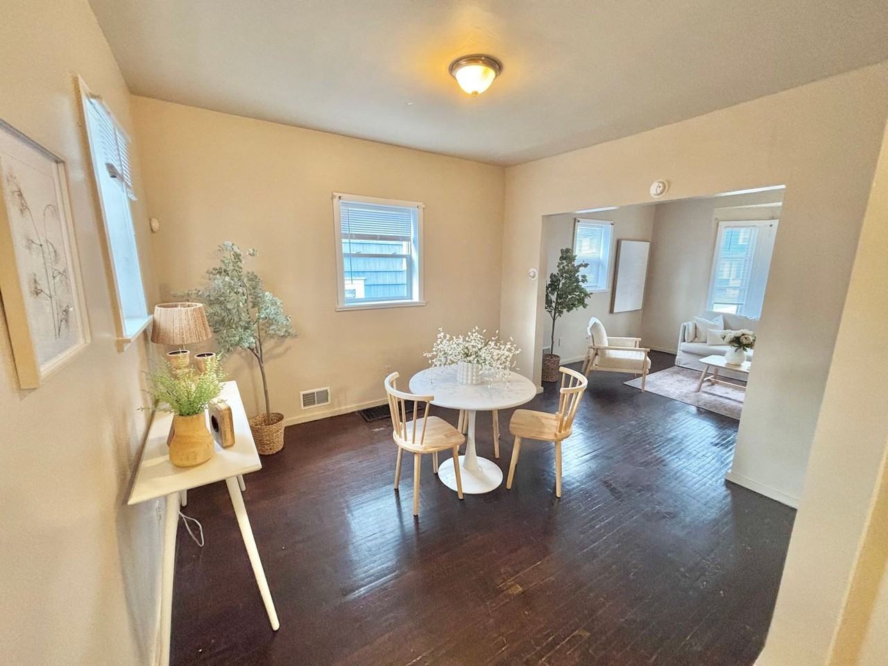 127 Devonshire Court - Photo 3 of 21