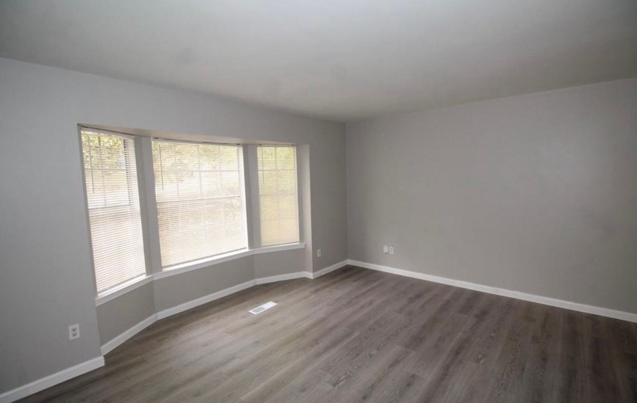 1929 Westridge Dr - Photo 3 of 13