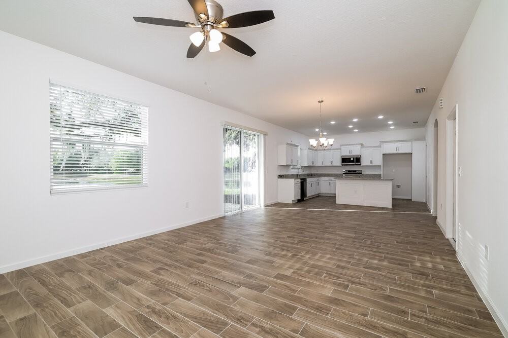 451 Martigues Dr - Photo 4 of 17