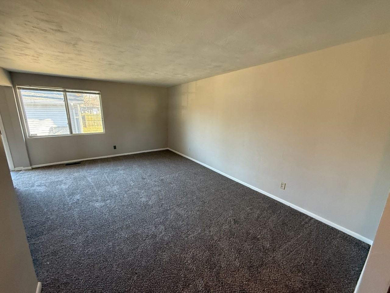 4918 Dwight Dr - Photo 2 of 24