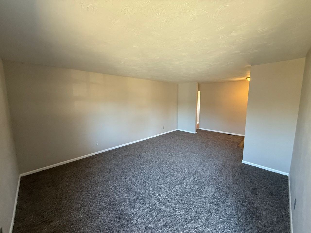 4918 Dwight Dr - Photo 5 of 24