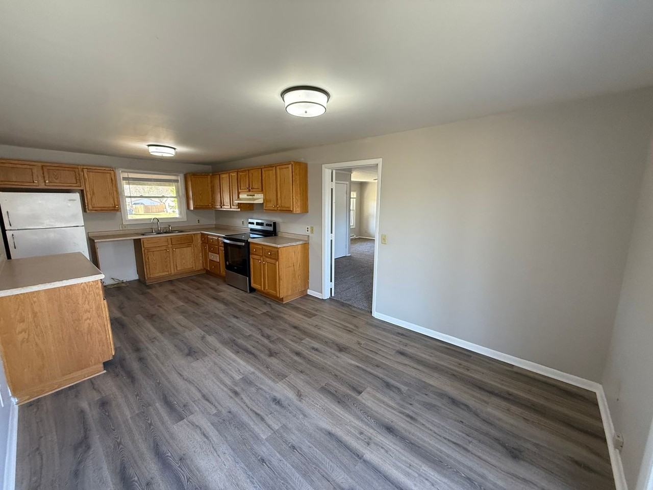 4918 Dwight Dr - Photo 6 of 24