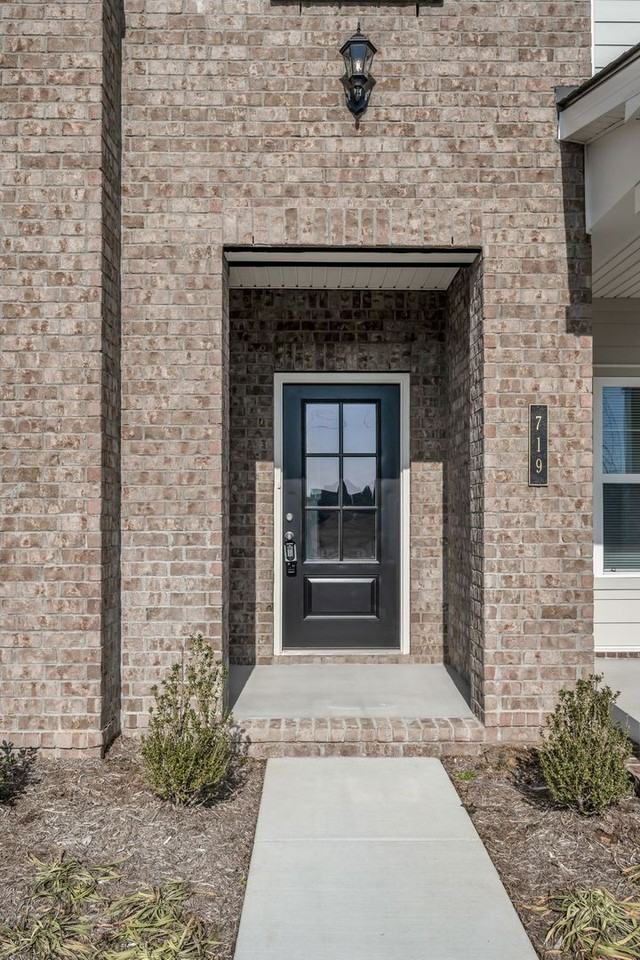 719 Coburg Pvt St - Photo 3 of 30