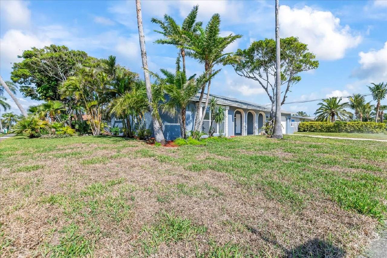 484 Greenway Avenue - Photo 2 of 35