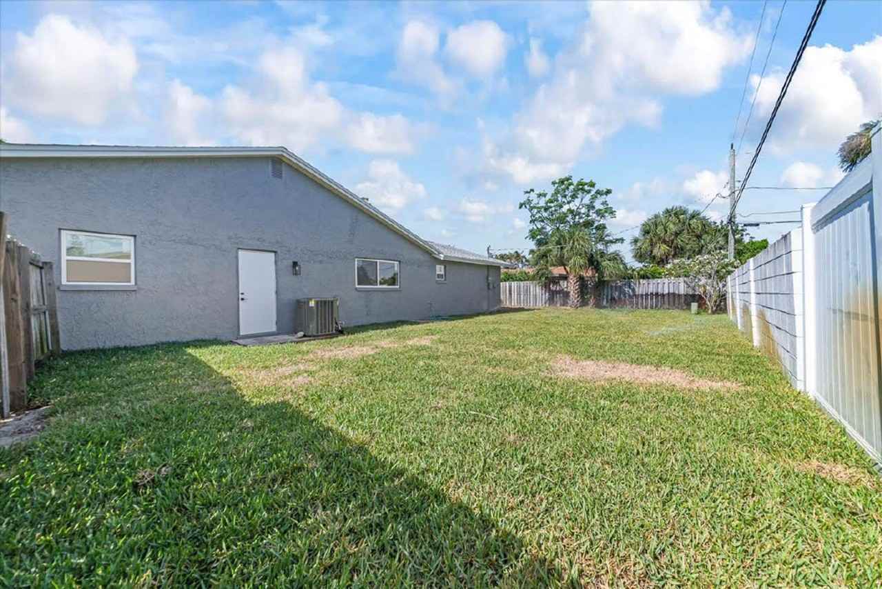 484 Greenway Avenue - Photo 7 of 35