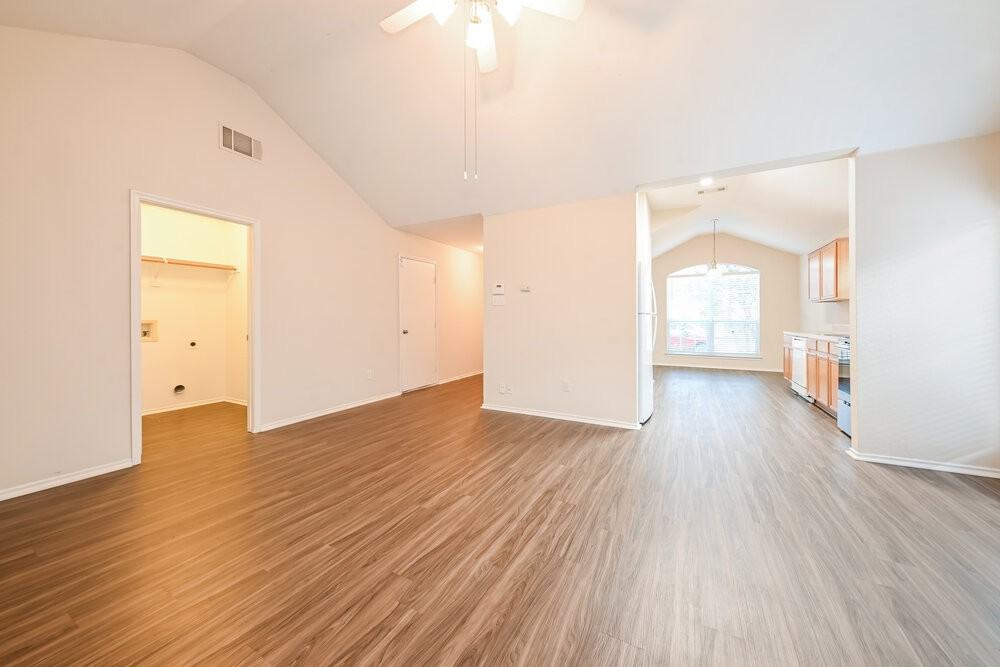 1011 Caliente Dr - Photo 3 of 18