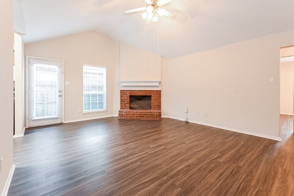 1011 Caliente Dr - Photo 4 of 18