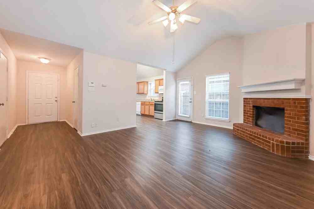 1011 Caliente Dr - Photo 5 of 18