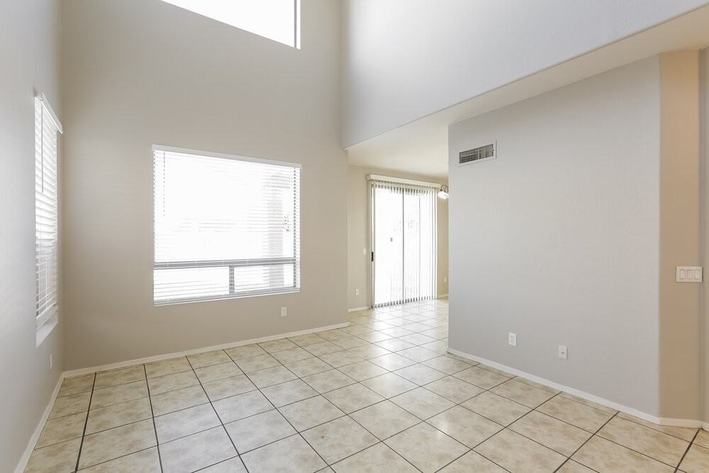 11402 W Mohave St - Photo 4 of 17