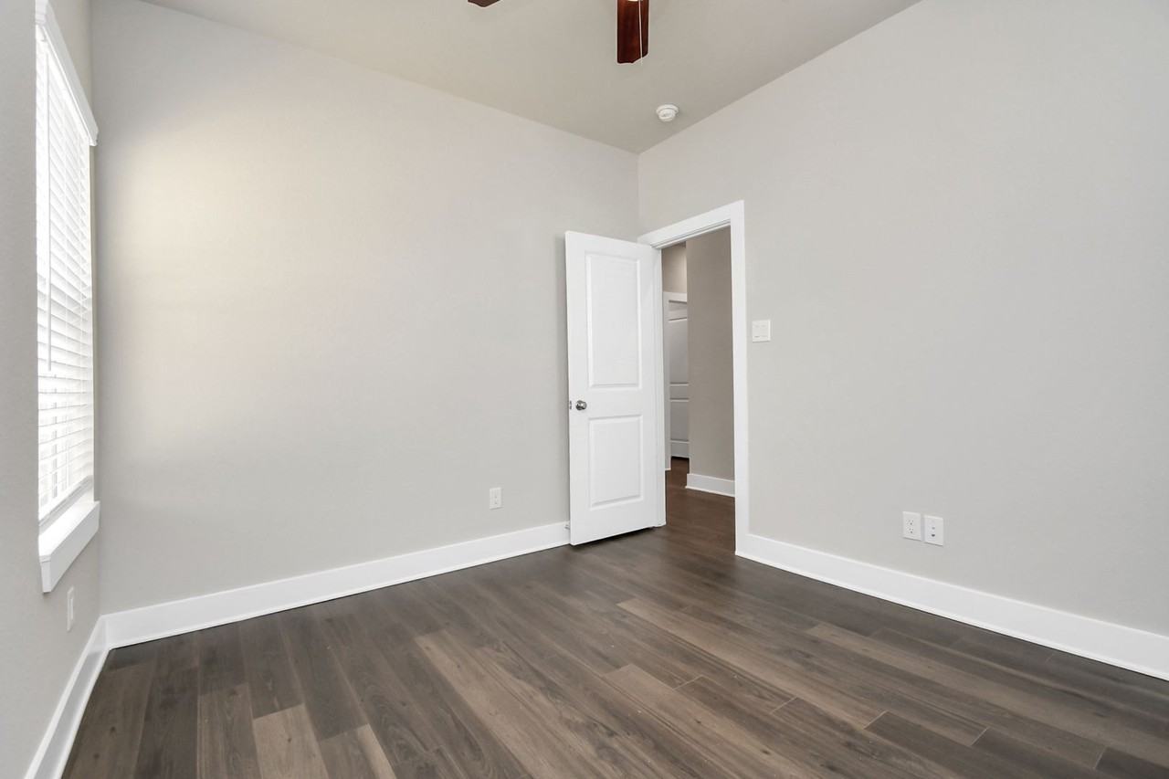 10602 Wildflower View Dr - Photo 5 of 40