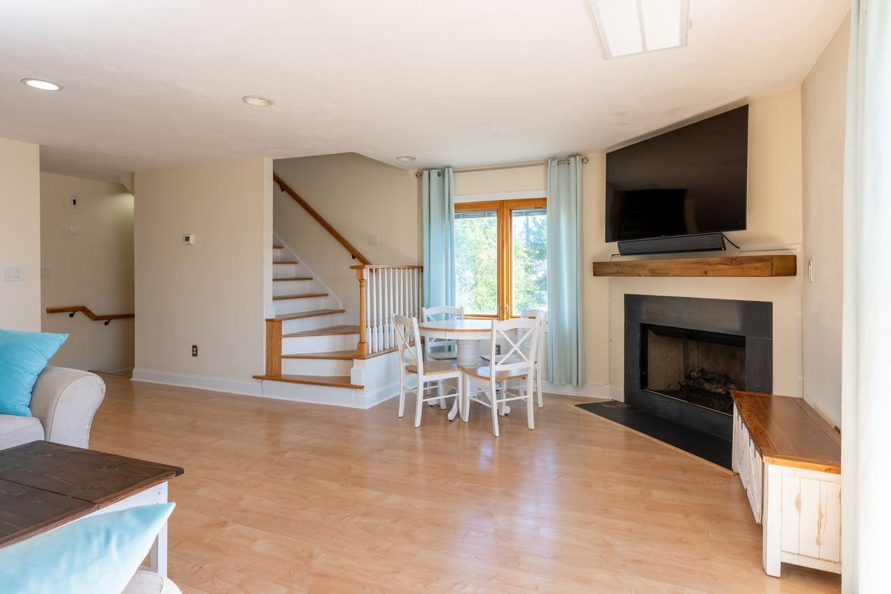 813 Close Avenue - Photo 2 of 20