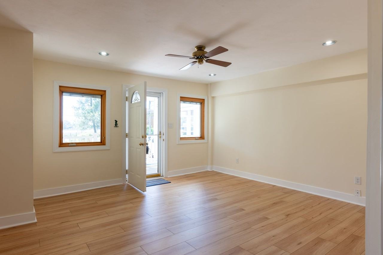 813 Close Avenue - Photo 7 of 20