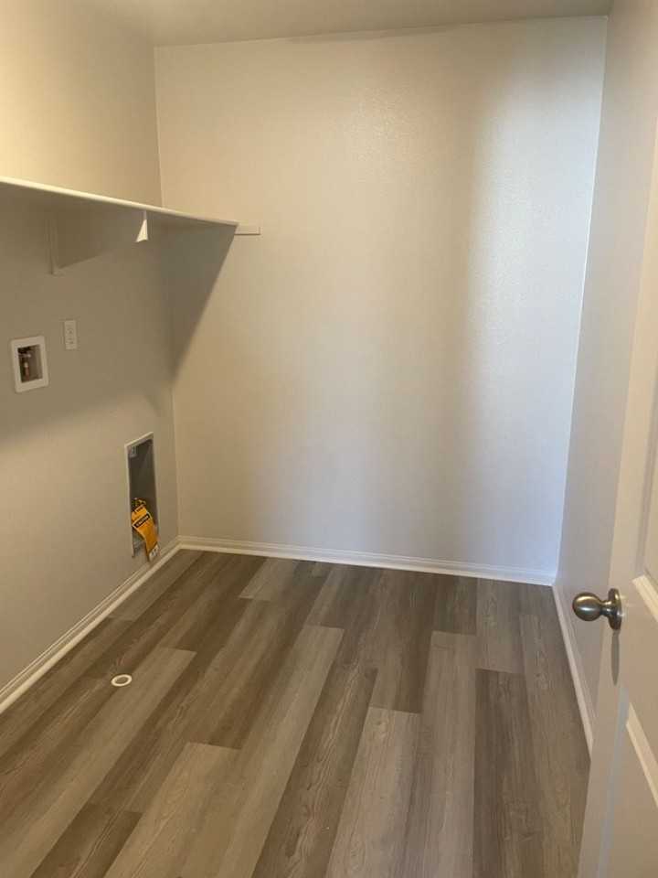 31751 Woodbank Way - Photo 4 of 20