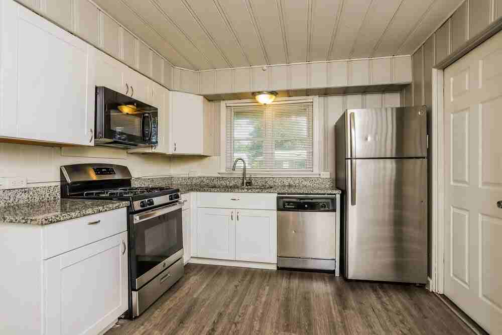 1545 Washington St - Photo 6 of 16