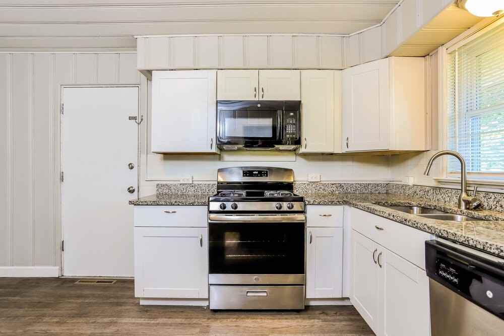 1545 Washington St - Photo 7 of 16