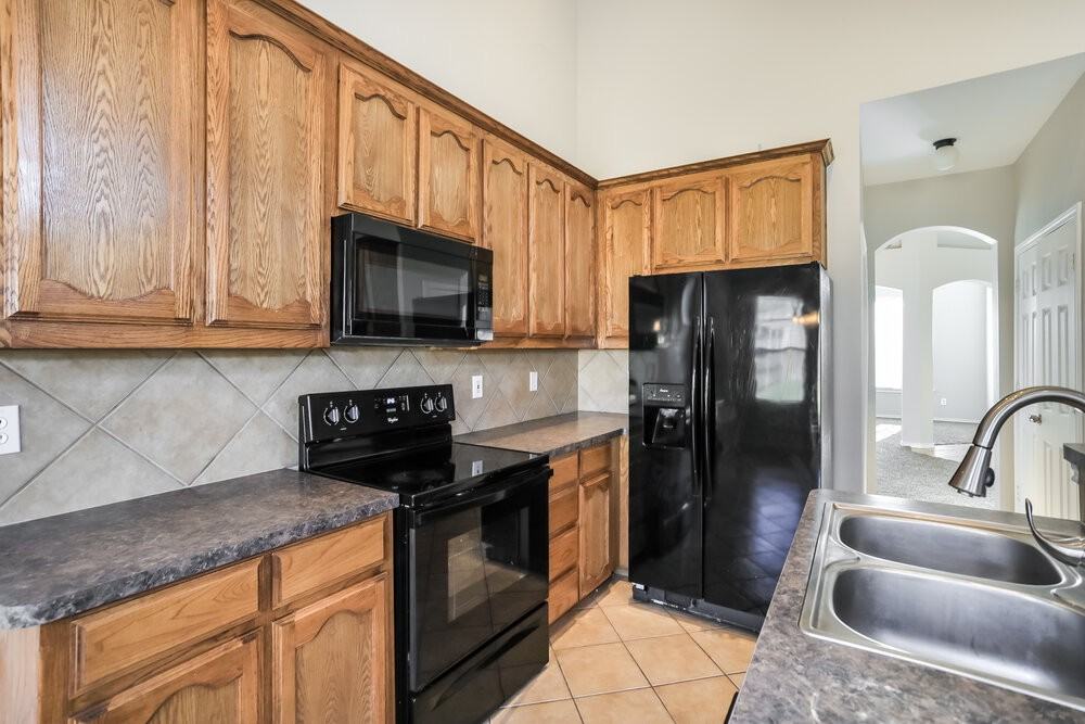 8645 Glenburne Dr - Photo 7 of 17