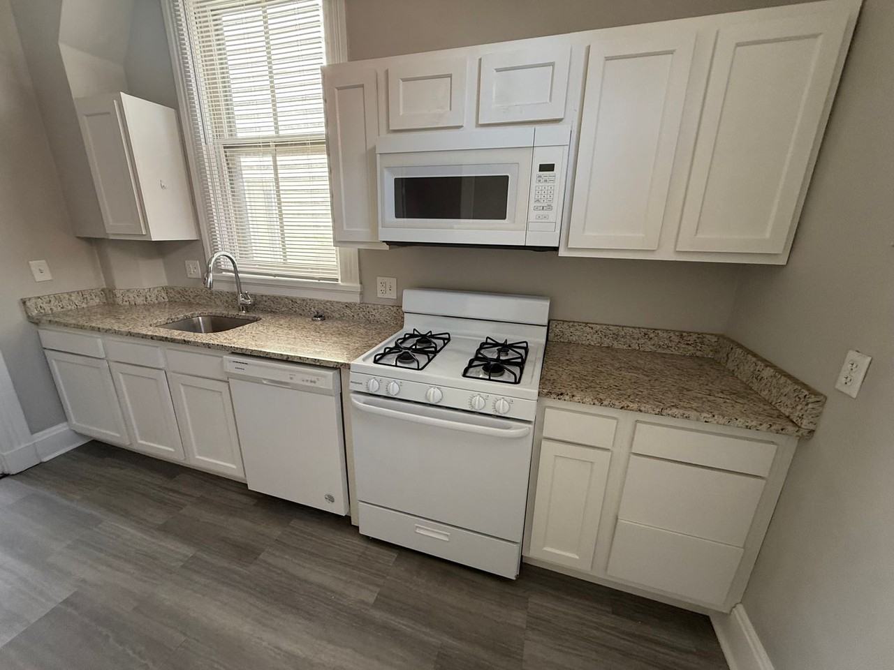 112 West Nixon Street - Photo 2 of 16