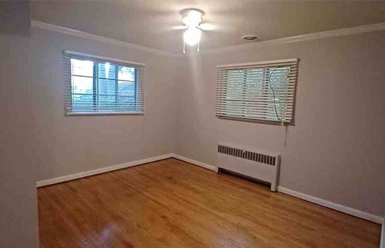 1342 Spring Lawn Ave - Photo 7 of 11