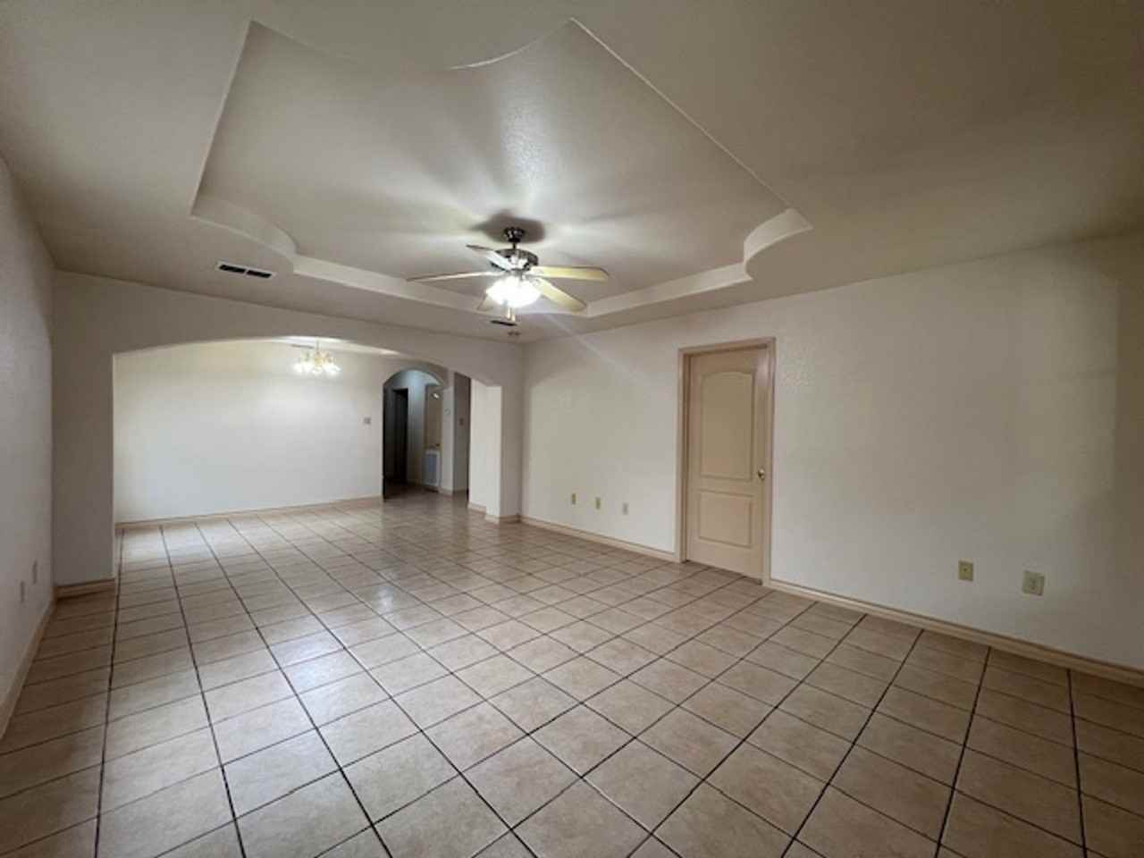 408 Badajoz - Photo 2 of 19