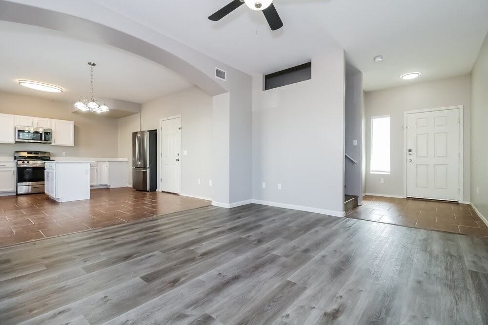 7010 S 41st Dr - Photo 4 of 17