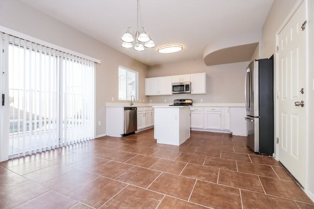 7010 S 41st Dr - Photo 6 of 17