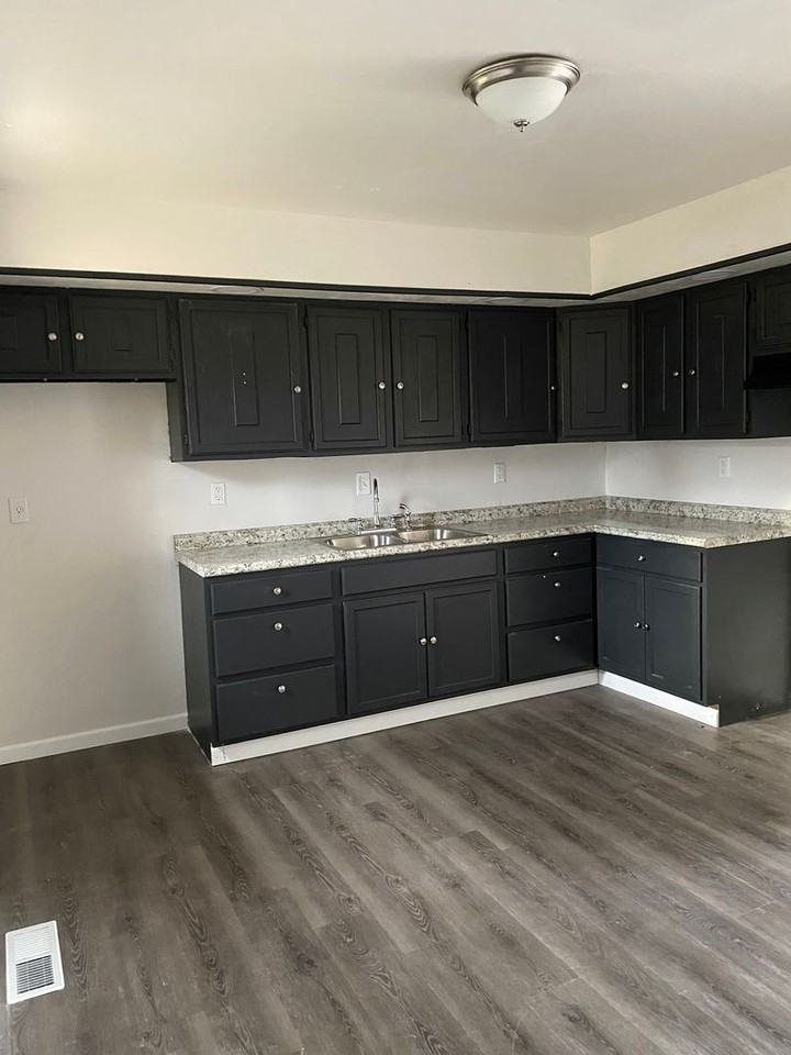 1156 Camp Jackson Rd - Photo 3 of 9