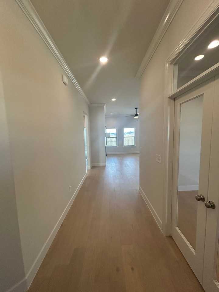 2401 Salmon St - Photo 3 of 34