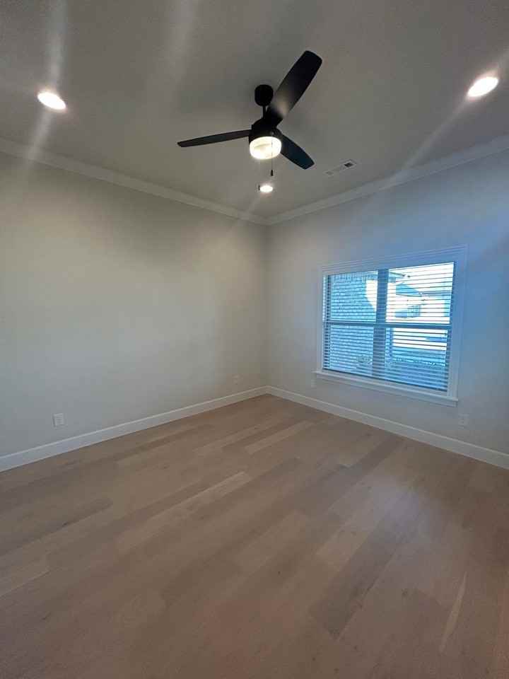 2401 Salmon St - Photo 4 of 34