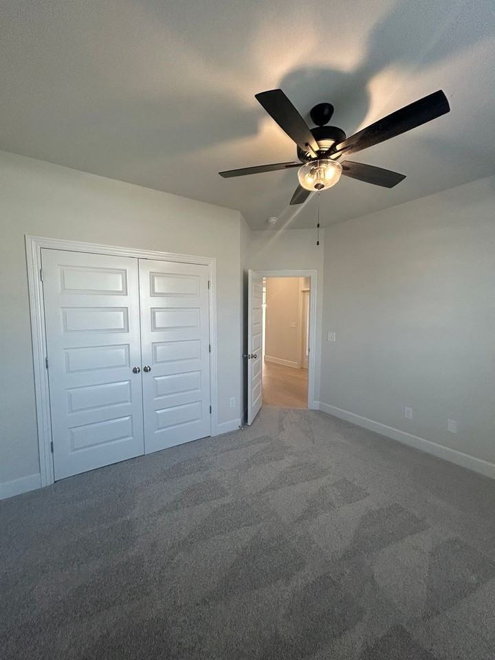 2401 Salmon St - Photo 7 of 34