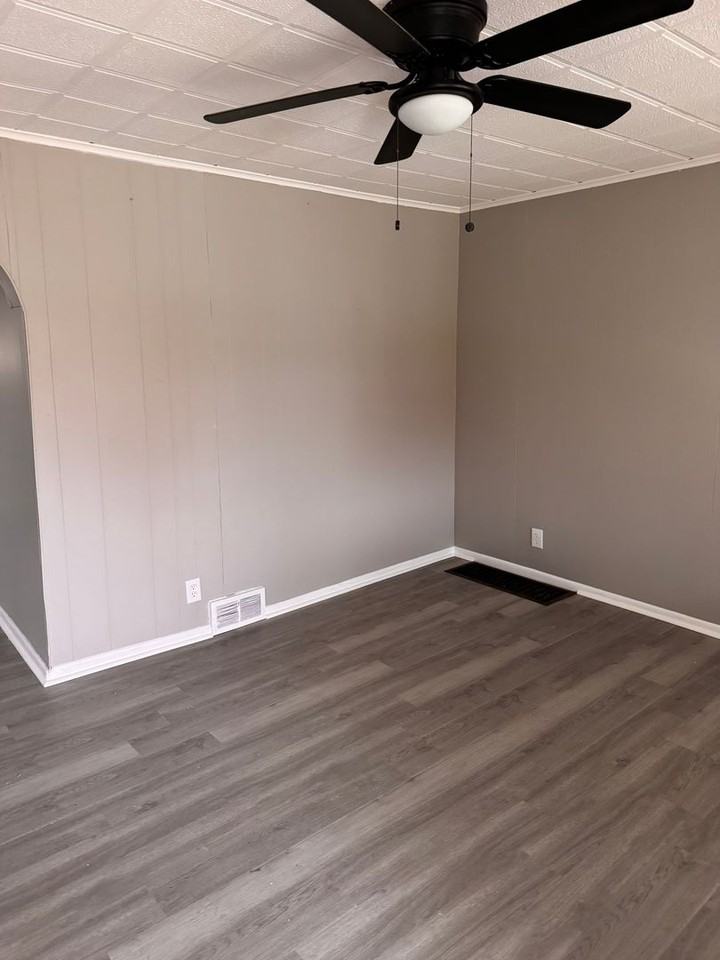 1047 Hamilton Avenue - Photo 2 of 7