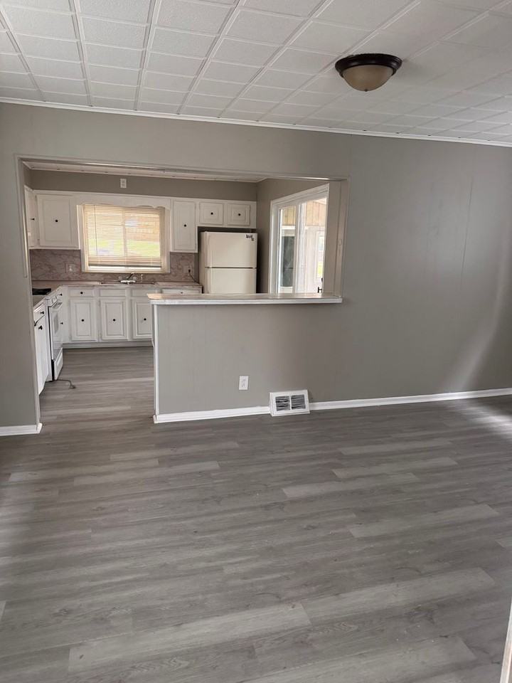 1047 Hamilton Avenue - Photo 3 of 7