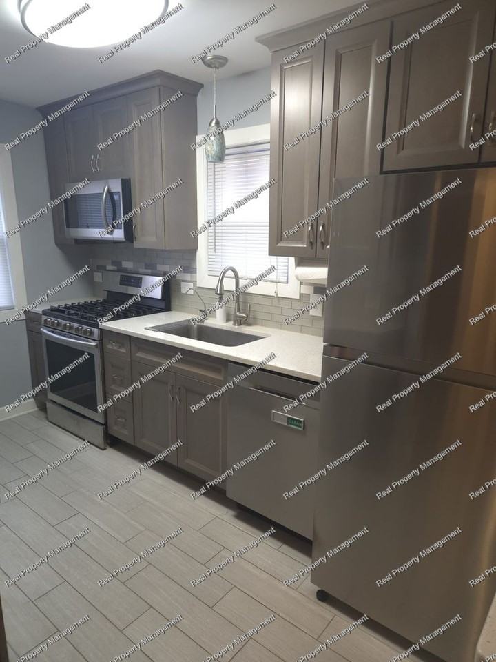 8134 Meadow Ln - Photo 4 of 16