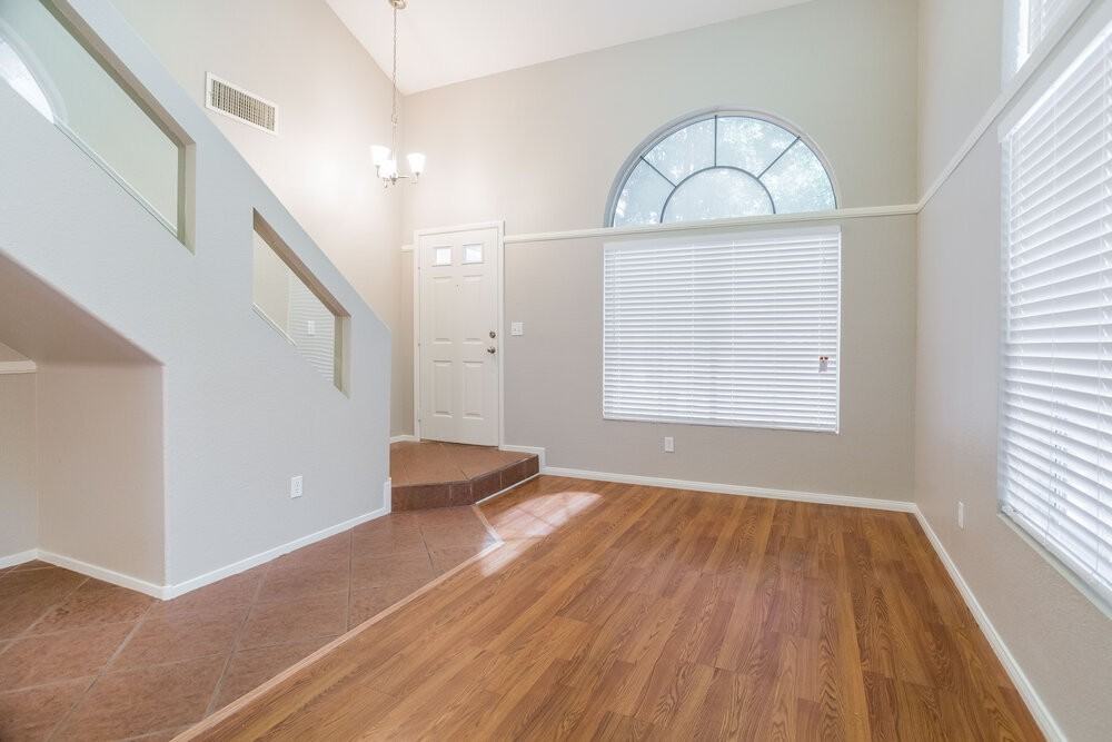 3307 Epson St - Photo 3 of 16