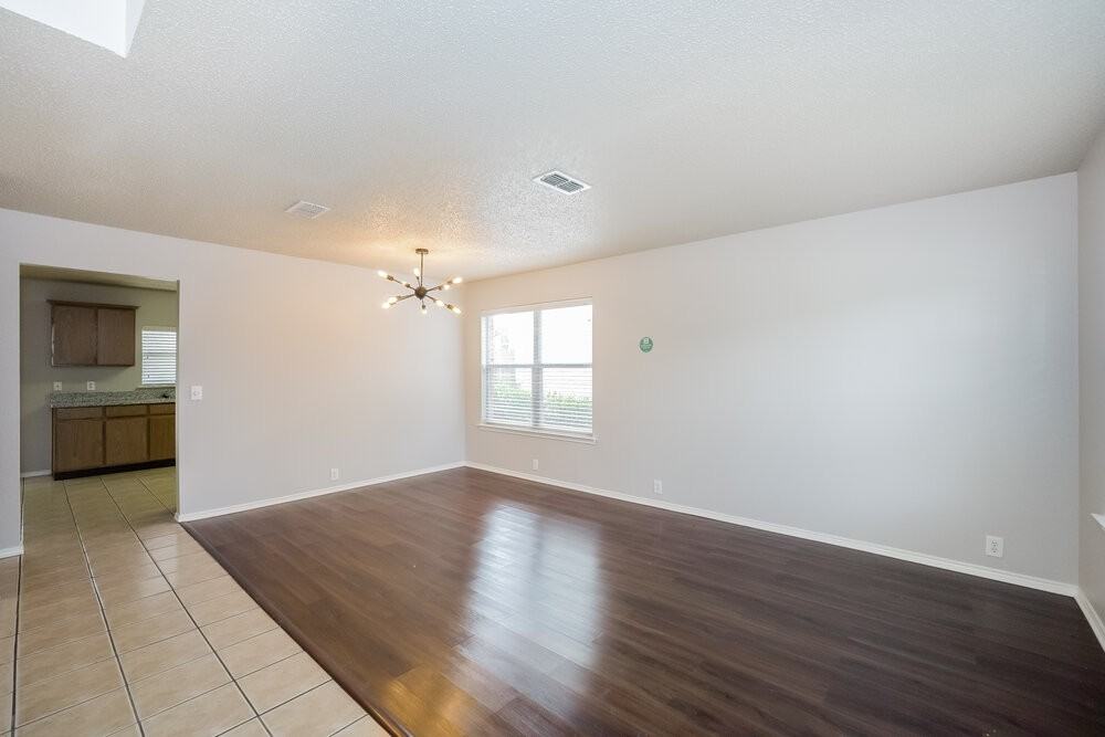 1028 Springcreek Dr - Photo 5 of 17