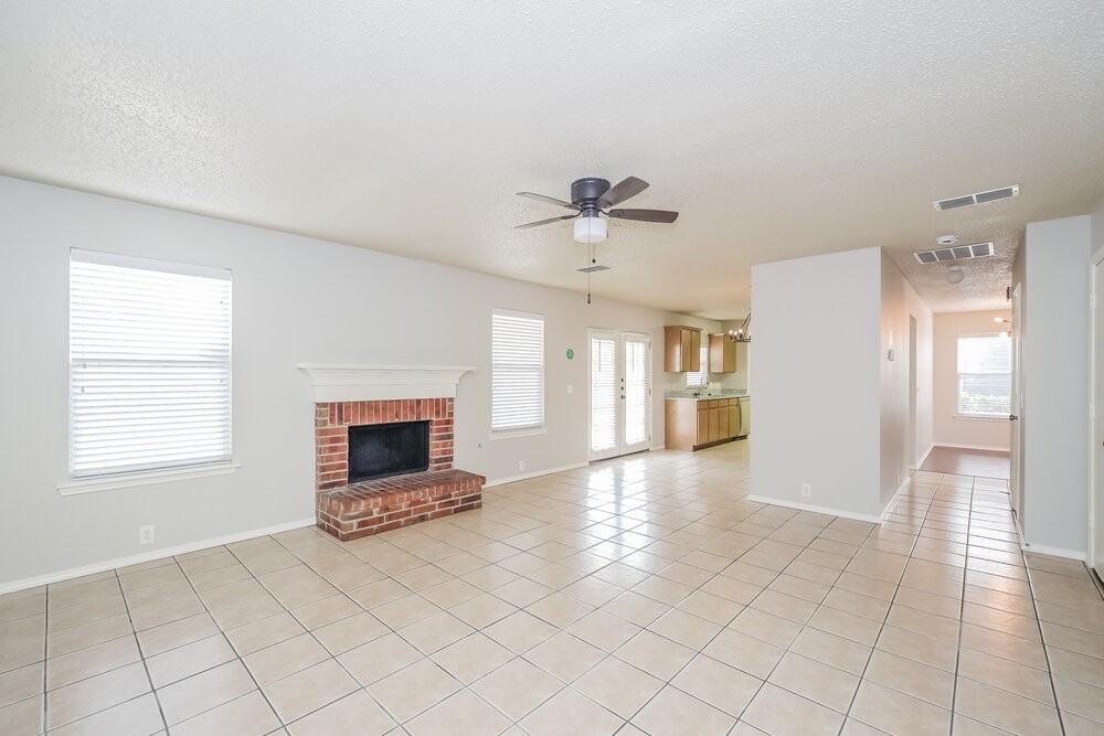 1028 Springcreek Dr - Photo 7 of 17