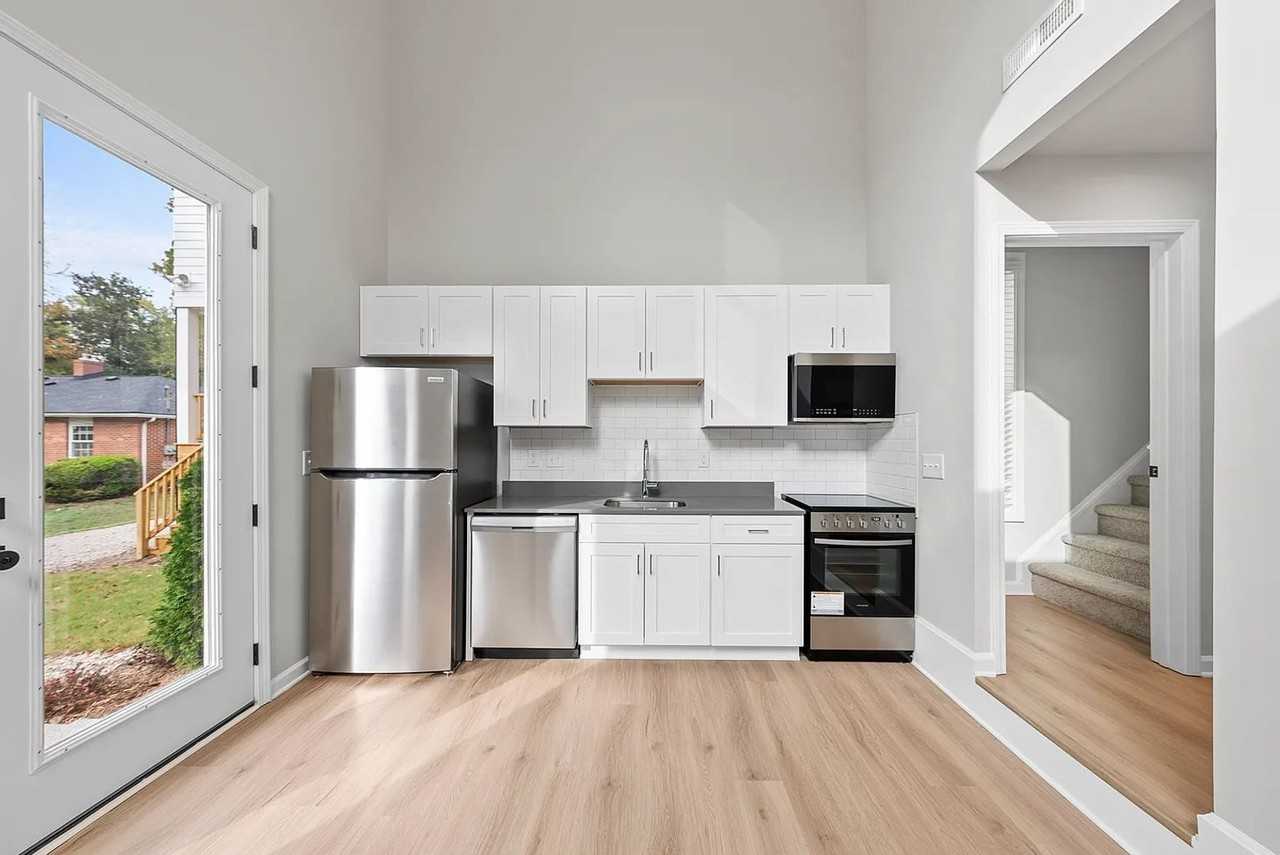 2213 Garden Pl - Photo 4 of 12