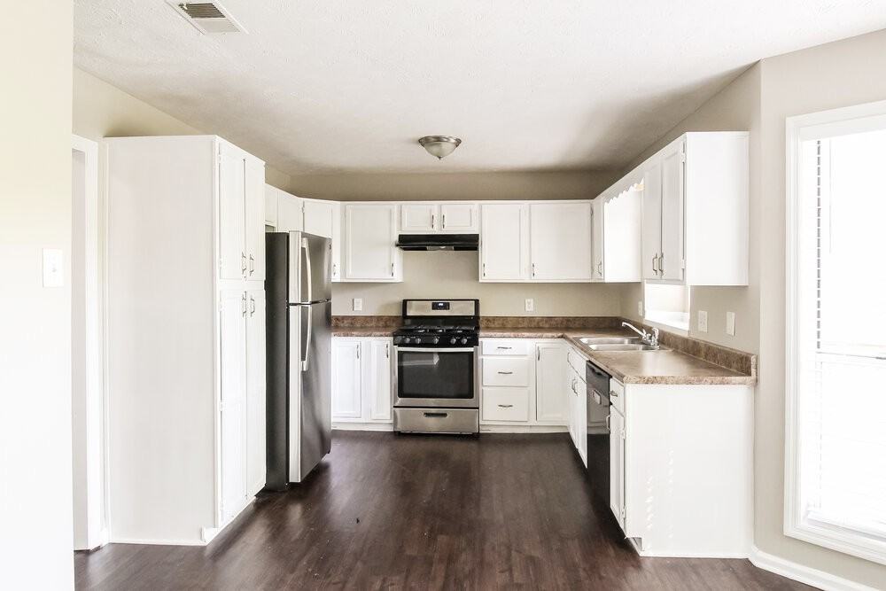 671 Woodstone Rd - Photo 7 of 16