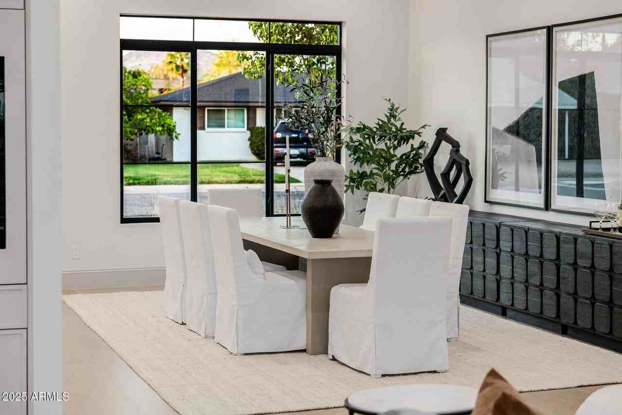 3301 E Elm St - Photo 3 of 36