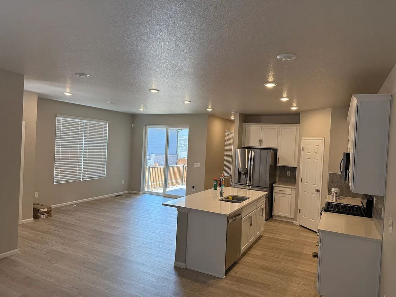 745 N Tempe St - Photo 4 of 18