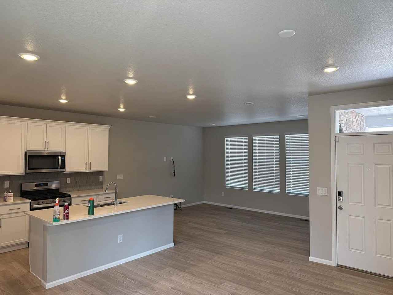 745 N Tempe St - Photo 3 of 18