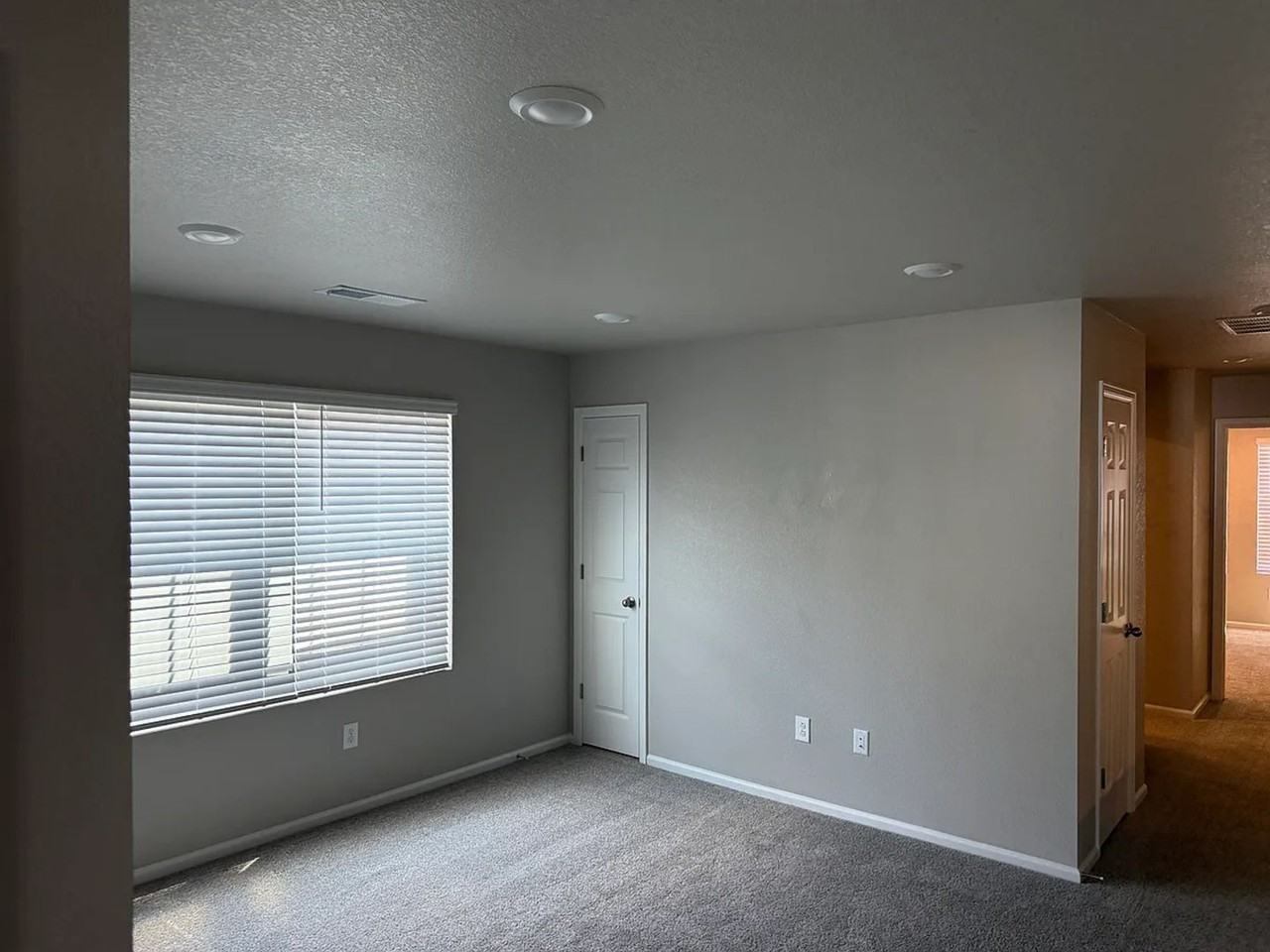 745 N Tempe St - Photo 6 of 18