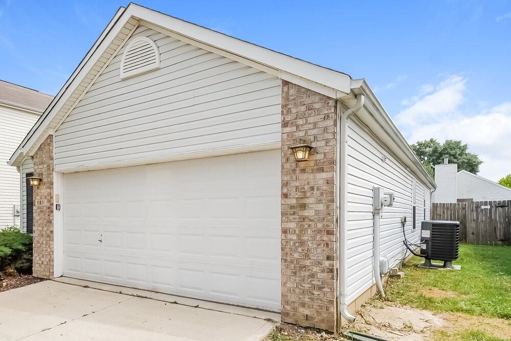 11611 Signet Ln - Photo 4 of 16