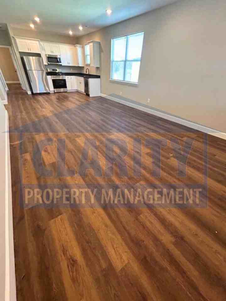 2030 Blythe Ave Se - Photo 3 of 18