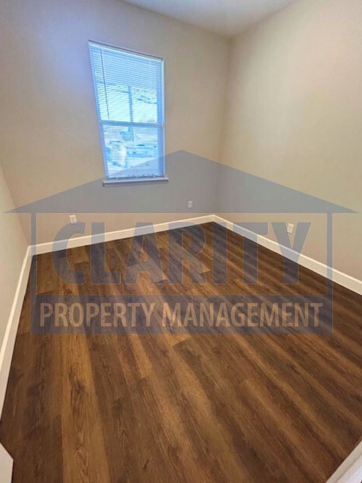 2030 Blythe Ave Se - Photo 6 of 18