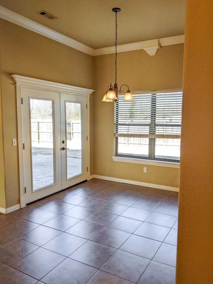 5340 Stockton Ave - Photo 7 of 16