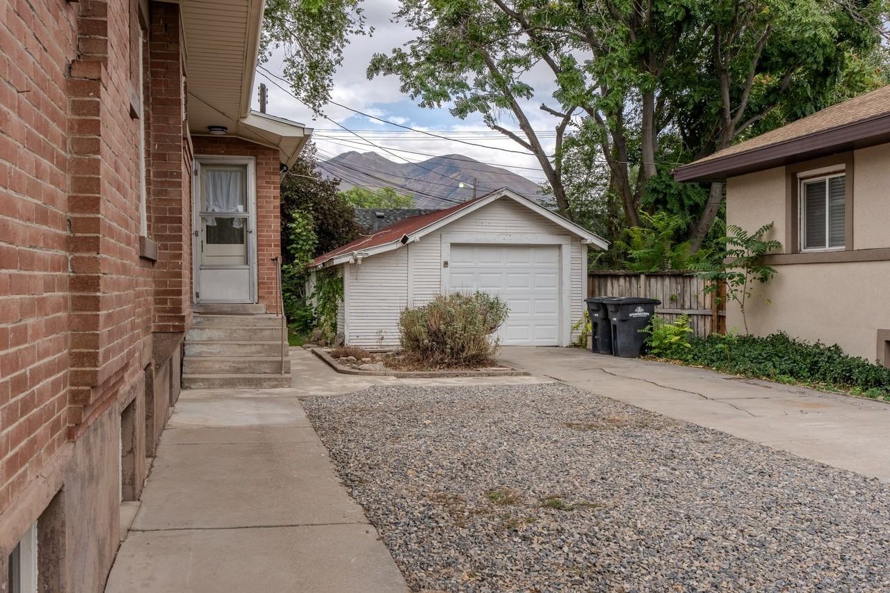 Brown Duplex - Photo 4 of 8