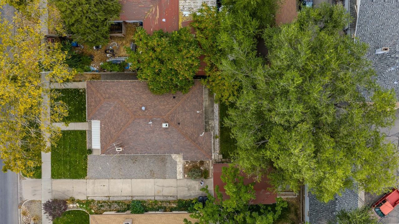 Brown Duplex - Photo 6 of 8