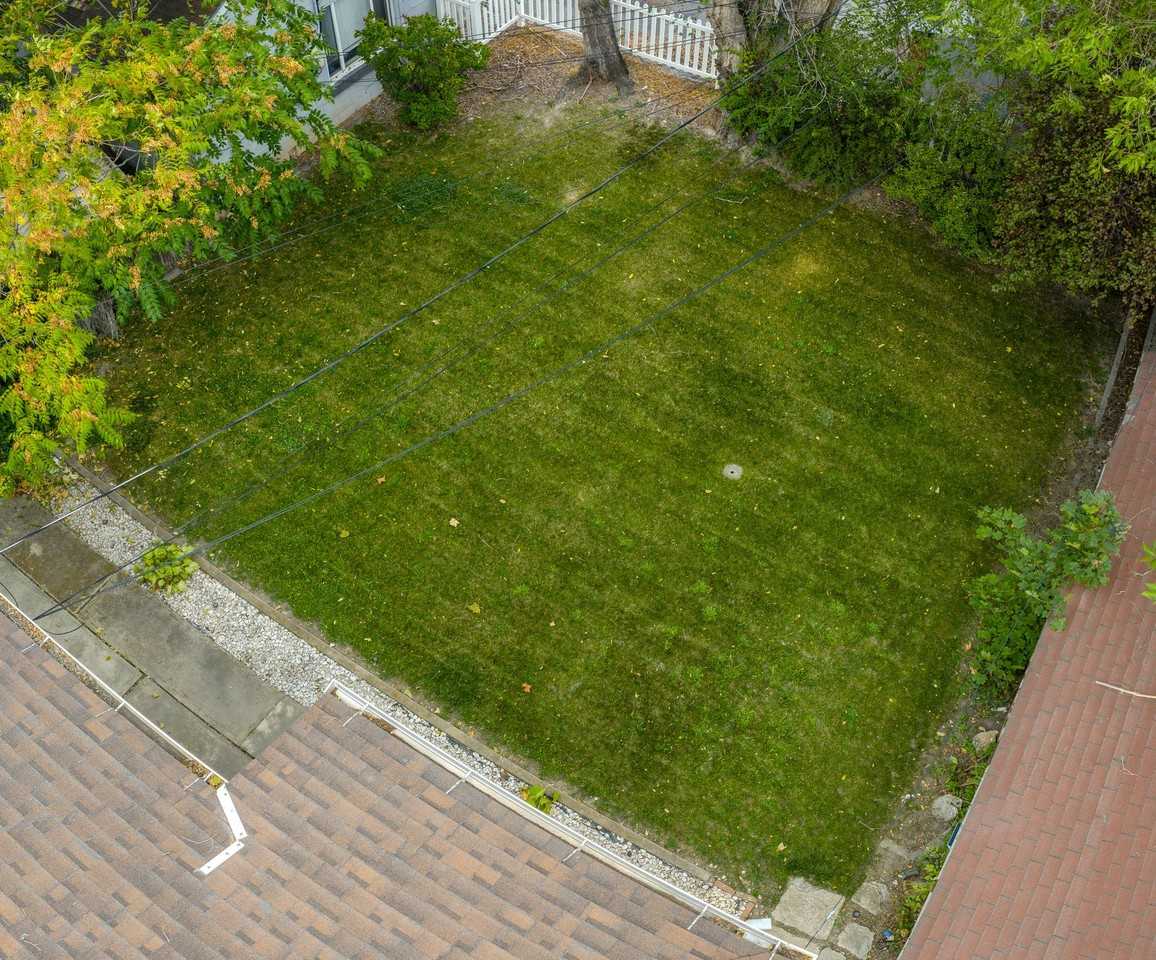 Brown Duplex - Photo 7 of 8