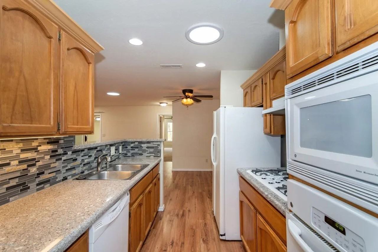 1208 Timber Pt N - Photo 4 of 16